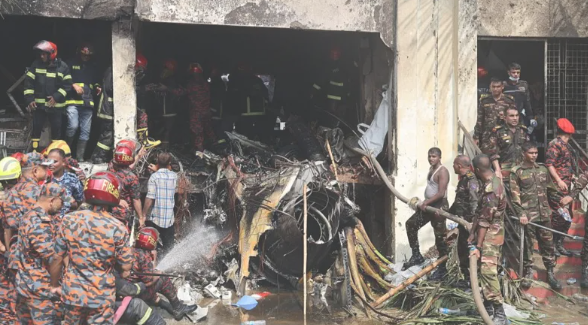image Tragédia: Avião cai em escola e mata 19 em Daca